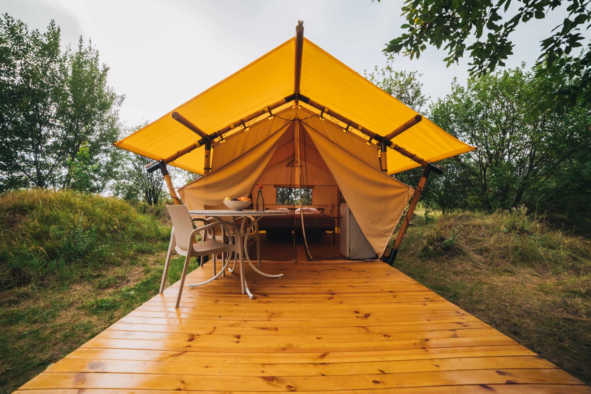 Sodobna oblika kampiranja je razvila glamping,  ki nudi udobje in luksuz