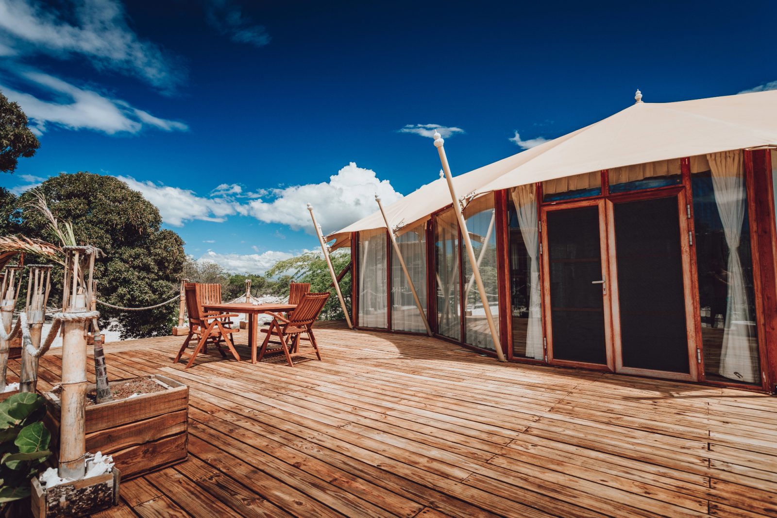 Zakaj so lesene terase Koper idealne za obalni način bivanja